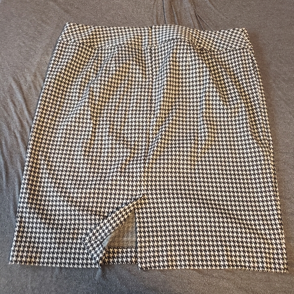 Houndstooth Pencil Skirt - Picture 3 of 3